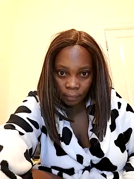 Snapshot of AfricanBeautyX chatting on 12-28-24, 11:41 AfricanBeautyX online show from 12-28-24, 11:41