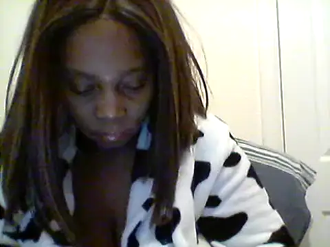 Snapshot of AfricanBeautyX chatting on 12-30-24, 12:22 AfricanBeautyX online show from 12-30-24, 12:22