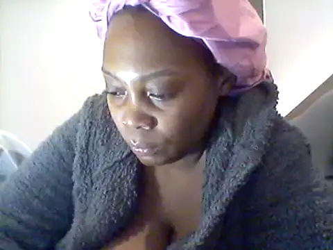 Snapshot of AfricanBeautyX chatting on 01-06-25, 10:35 AfricanBeautyX online show from 01-06-25, 10:35