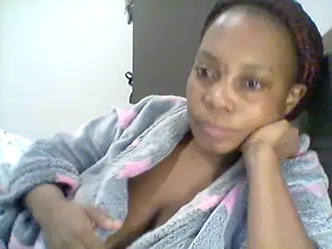 Snapshot of AfricanBeautyX chatting on 02-18-25, 12:39 AfricanBeautyX online show from 02-18-25, 12:39