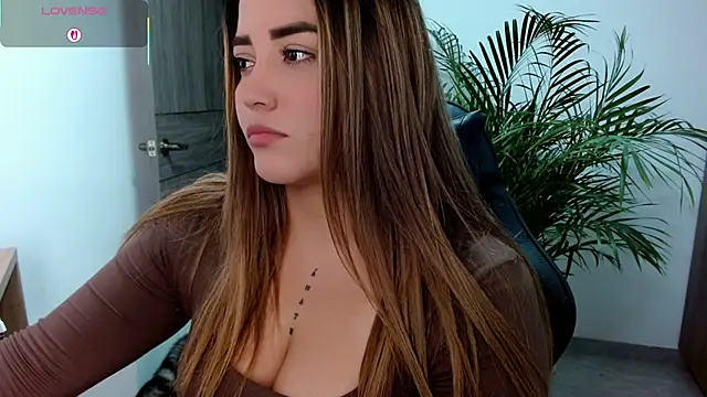 Snapshot of Lucia_star__ chatting on 05-16-26, 02:52 Lucia star online show from 05-16-26, 02:52