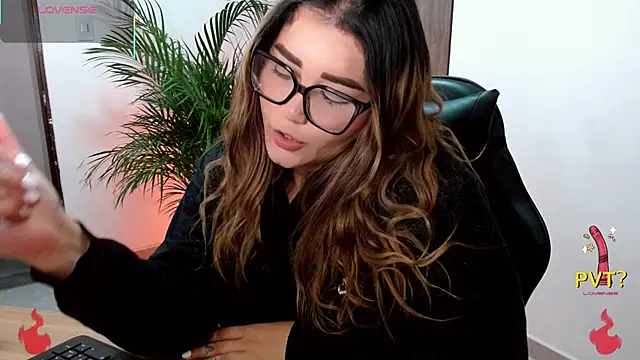 Snapshot of Lucia_star__ chatting on 06-16-26, 02:03 Lucia star online show from 06-16-26, 02:03