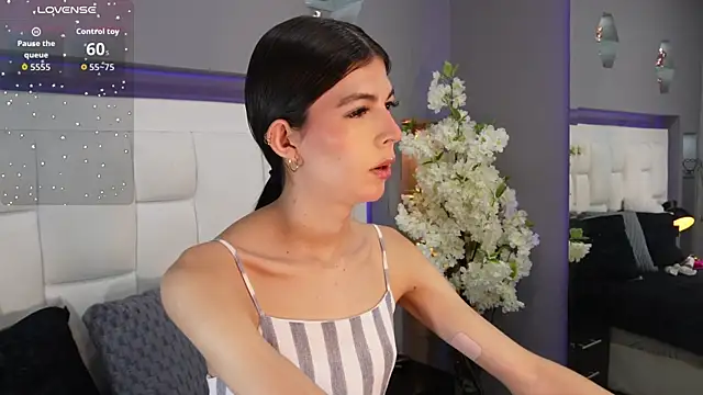 Snapshot of CuteAri chatting on 12-13-25, 08:25 CuteAri online show from 12-13-25, 08:25