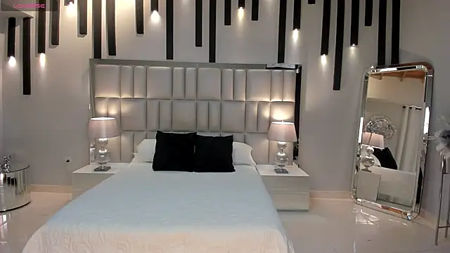 GiaFerrara online show from 11-23-25, 05:13