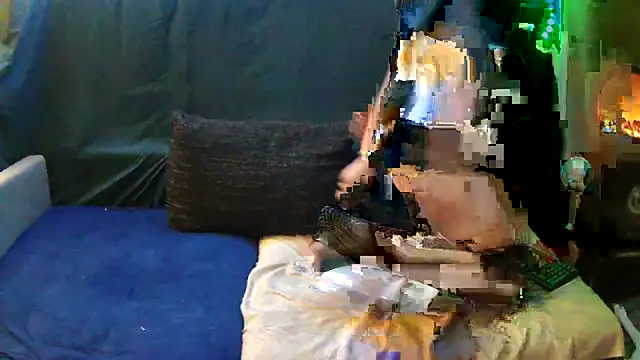 Snapshot of LillyAn123 chatting on 02-12-25, 07:35 LillyAn123 online show from 02-12-25, 07:35