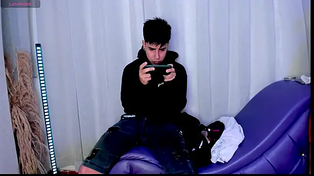 Yourslust  online show from 11-20-25, 07:35