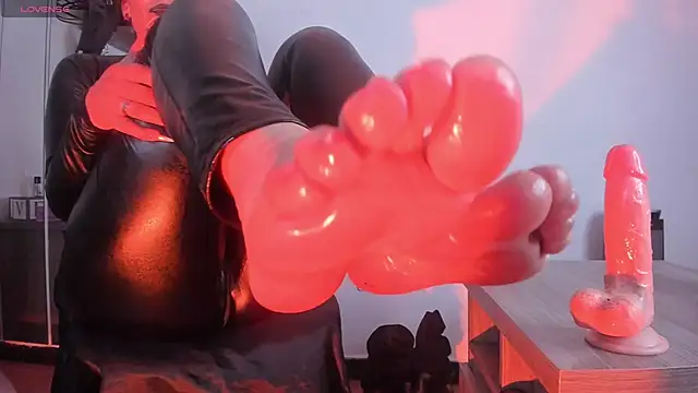 Snapshot of Molenna_queenn chatting on 12-12-24, 06:03 Molenna queenn online show from 12-12-24, 06:03