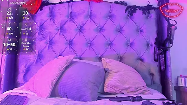 Snapshot of Molenna_queenn chatting on 12-12-24, 11:03 Molenna queenn online show from 12-12-24, 11:03