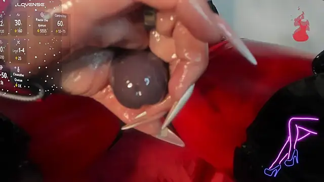 Snapshot of Molenna_queenn chatting on 12-24-24, 11:11 Molenna queenn online show from 12-24-24, 11:11