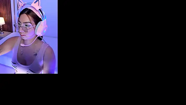 Snapshot of CamilaVegas_ chatting on 06-15-26, 04:53 CamilaVegas online show from 06-15-26, 04:53