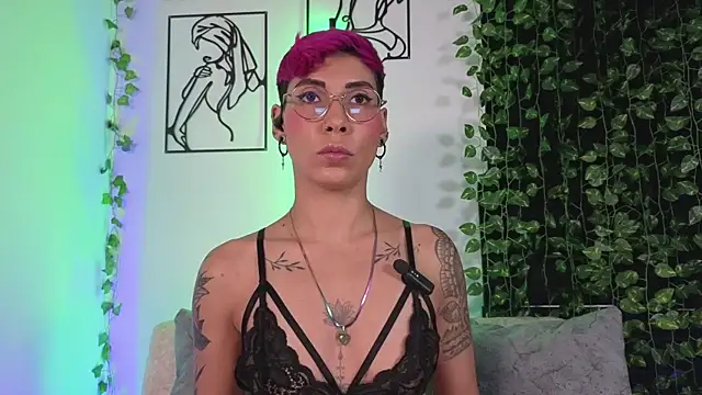 MiaMorgan  online show from 12-19-25, 04:36