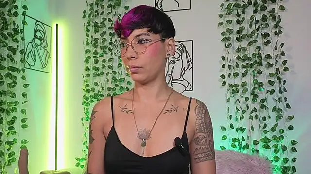 Snapshot of MiaMorgan_ chatting on 05-21-26, 01:29 MiaMorgan online show from 05-21-26, 01:29