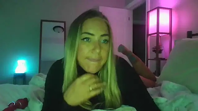 Snapshot of sunshinekisses chatting on 01-18-25, 10:06 sunshinekisses online show from 01-18-25, 10:06