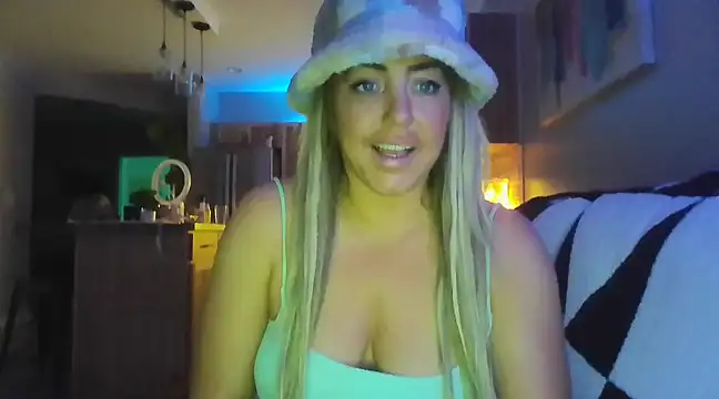 Snapshot of sunshinekisses chatting on 02-13-25, 04:22 sunshinekisses online show from 02-13-25, 04:22