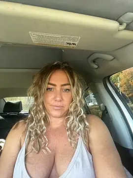 Snapshot of sunshinekisses chatting on 10-14-25, 05:25 sunshinekisses online show from 10-14-25, 05:25