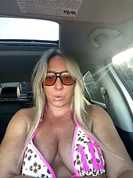 Snapshot of sunshinekisses chatting on 05-24-26, 11:43 sunshinekisses online show from 05-24-26, 11:43