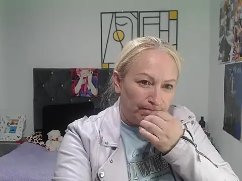 Snapshot of emperabigbootybigass chatting on 06-19-26, 12:20 emperabigbootybigass online show from 06-19-26, 12:20