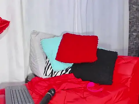 Snapshot of Xiomara-Suarez chatting on 02-28-25, 01:47 Xiomara-Suarez online show from 02-28-25, 01:47