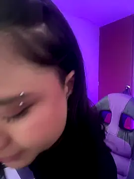 Snapshot of _Valkyrie chatting on 12-18-25, 05:19 Valkyrie online show from 12-18-25, 05:19