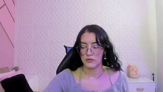 Snapshot of Violetaa_diazz chatting on 05-23-26, 10:03 Violetaa diazz online show from 05-23-26, 10:03
