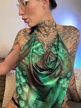 Snapshot of MeganWitch chatting on 07-05-26, 08:32 MeganWitch online show from 07-05-26, 08:32
