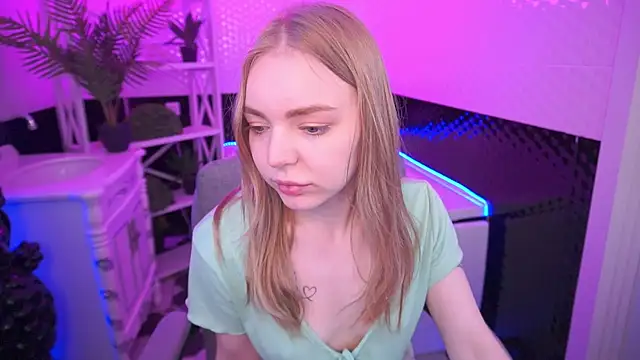 EmilySunshineS online show from 04-10-26, 05:45