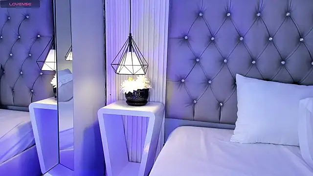 Snapshot of VioletthaRous chatting on 07-22-26, 10:34 VioletthaRous online show from 07-22-26, 10:34