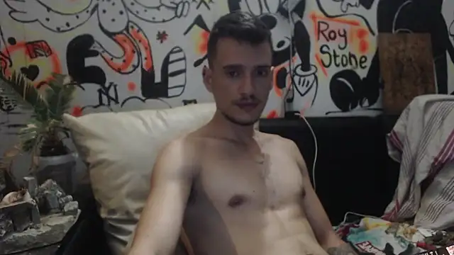 roystonee01 online show from 11-08-25, 08:47