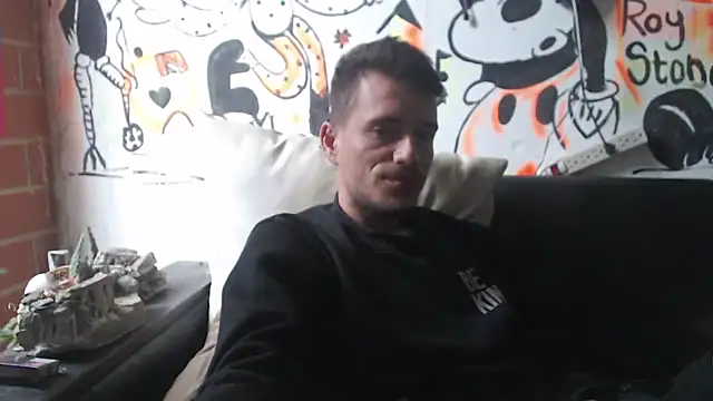 roystonee01 online show from 12-22-25, 01:19