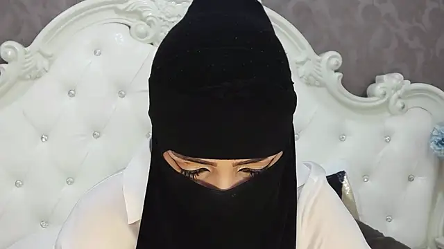 Snapshot of Hajar_Kar chatting on 06-10-26, 05:28 Hajar Kar online show from 06-10-26, 05:28