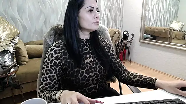 Sara Poison online show from 10-28-25, 03:21