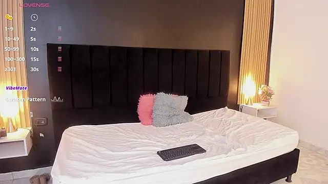 sweetsofia18 online show from 10-10-25, 10:58