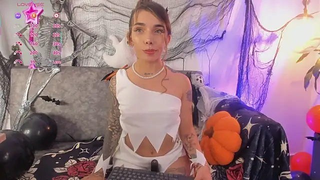 Mollymoon1 online show from 10-31-25, 09:16