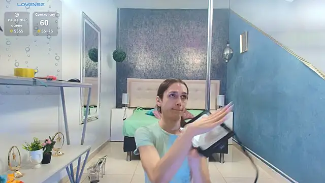 Snapshot of Celestial_Queen_ chatting on 07-14-26, 01:28 Celestial Queen online show from 07-14-26, 01:28
