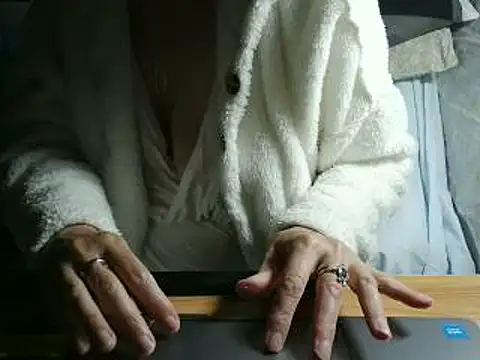Snapshot of VeneRed chatting on 05-18-26, 07:52 VeneRed online show from 05-18-26, 07:52