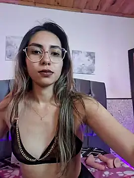 Snapshot of Scarlett_Khan chatting on 12-31-24, 01:19 Scarlett Khan online show from 12-31-24, 01:19