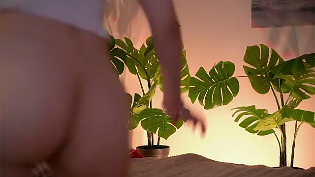 Snapshot of Tonyyxxx chatting on 03-01-25, 06:35 Tonyyxxx online show from 03-01-25, 06:35