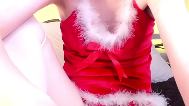 Snapshot of LilianSwall chatting on 12-23-24, 02:28 LilianSwall online show from 12-23-24, 02:28