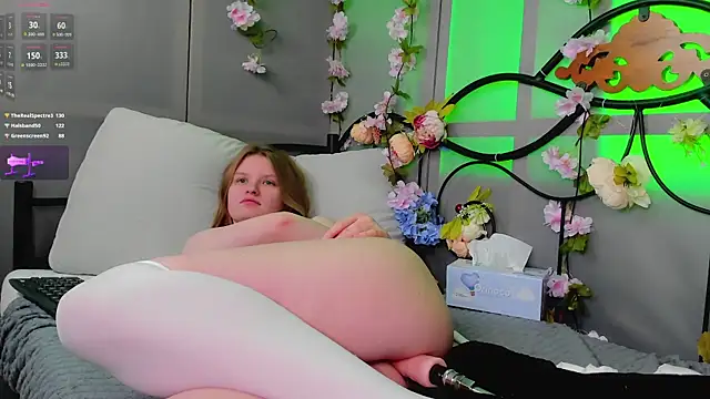 Snapshot of LilianSwall chatting on 01-25-25, 08:53 LilianSwall online show from 01-25-25, 08:53