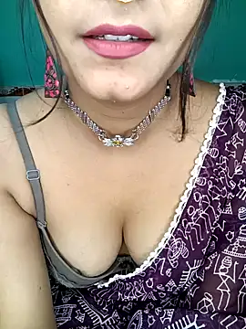 Snapshot of Diamond_queeen chatting on 12-18-24, 09:40 Diamond queeen online show from 12-18-24, 09:40