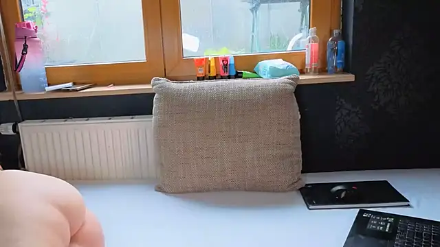 SherryOutdoor1 online show from 10-28-25, 07:45