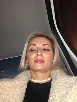 Diamond Bunny  online show from 01-03-25, 03:33