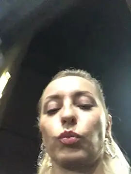 Diamond Bunny  online show from 01-09-25, 05:11