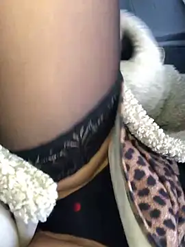 Diamond Bunny  online show from 01-11-25, 10:29