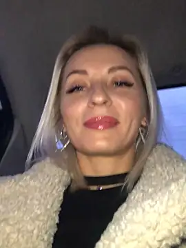 Diamond Bunny  online show from 01-18-25, 01:51