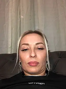 Diamond Bunny  online show from 02-02-25, 05:04