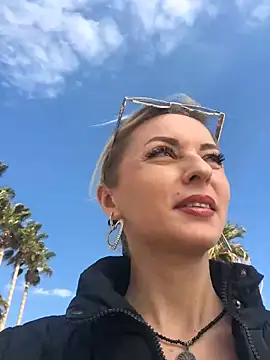 Diamond Bunny  online show from 02-12-25, 12:33