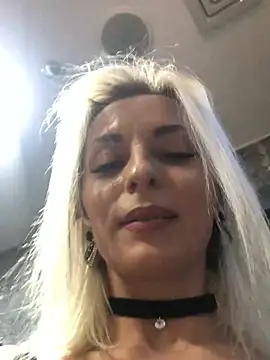 Diamond Bunny  online show from 02-14-25, 12:03