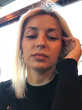 Diamond Bunny  online show from 02-14-25, 03:05