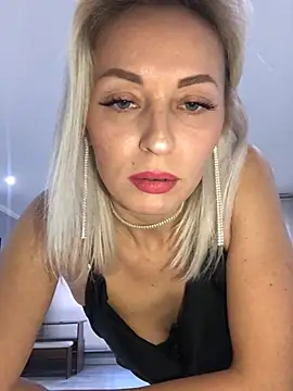 Diamond Bunny  online show from 02-20-25, 03:41